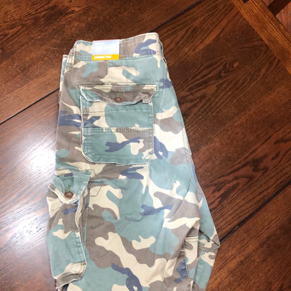 American Eagle camo cargo shorts